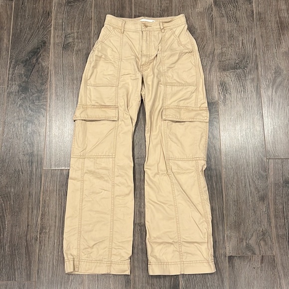❌DONATED❌ Abercrombie & Fitch | Relaxed Utility Pants (Short) - Picture 3 of 6